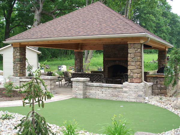 Outdoor Room with Putting Green